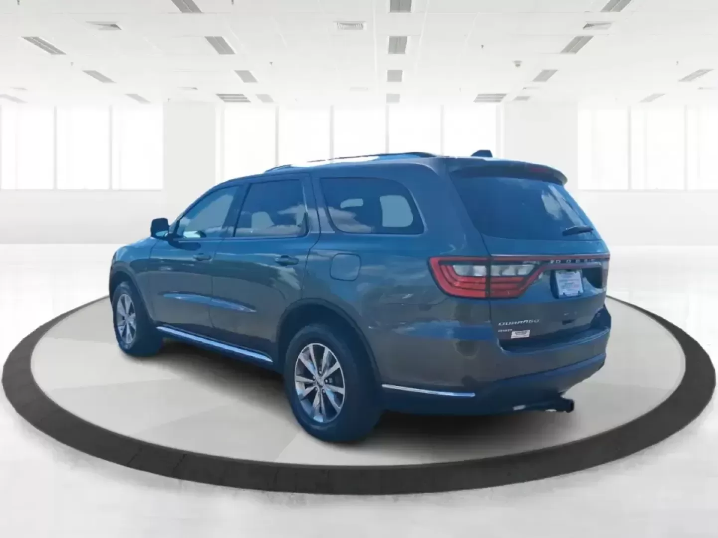 2015 Dodge Durango Limited (1C4RDJDG7FC) with an 3.6L V6 DOHC 24V engine, 8-Speed Automatic transmission, located at 880 E. National Road, Vandalia, OH, 45377, (937) 908-9800, 39.891918, -84.183594 - Pack up the kids, load the cargo, and point the nose toward your next weekend getaway-this 2015 Dodge Durango Limited is built for real life in West Central Ohio. Whether you're shuttling a growing family to practice, commuting up I75, or planning a road trip to Indian Lake, the Durango delivers the - Photo#4
