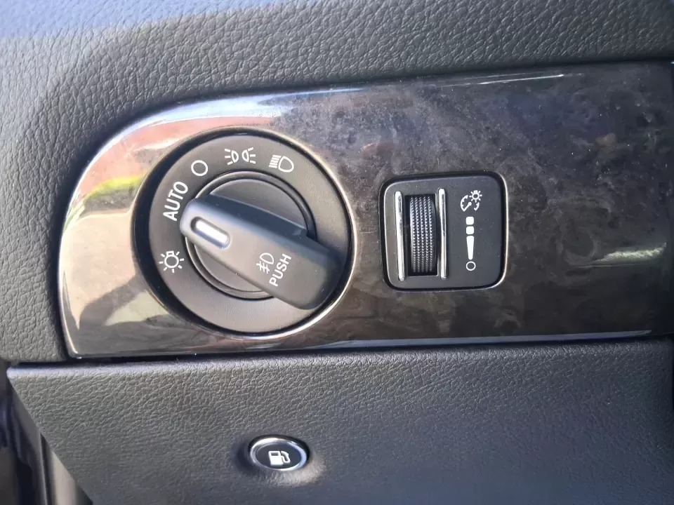2015 Dodge Durango Limited (1C4RDJDG7FC) with an 3.6L V6 DOHC 24V engine, 8-Speed Automatic transmission, located at 1230 East Main St, Xenia, OH, 45385, (937) 908-9800, 39.688026, -83.910172 - Pack up the kids, load the cargo, and point the nose toward your next weekend getaway-this 2015 Dodge Durango Limited is built for real life in West Central Ohio. Whether you're shuttling a growing family to practice, commuting up I75, or planning a road trip to Indian Lake, the Durango delivers the - Photo#17