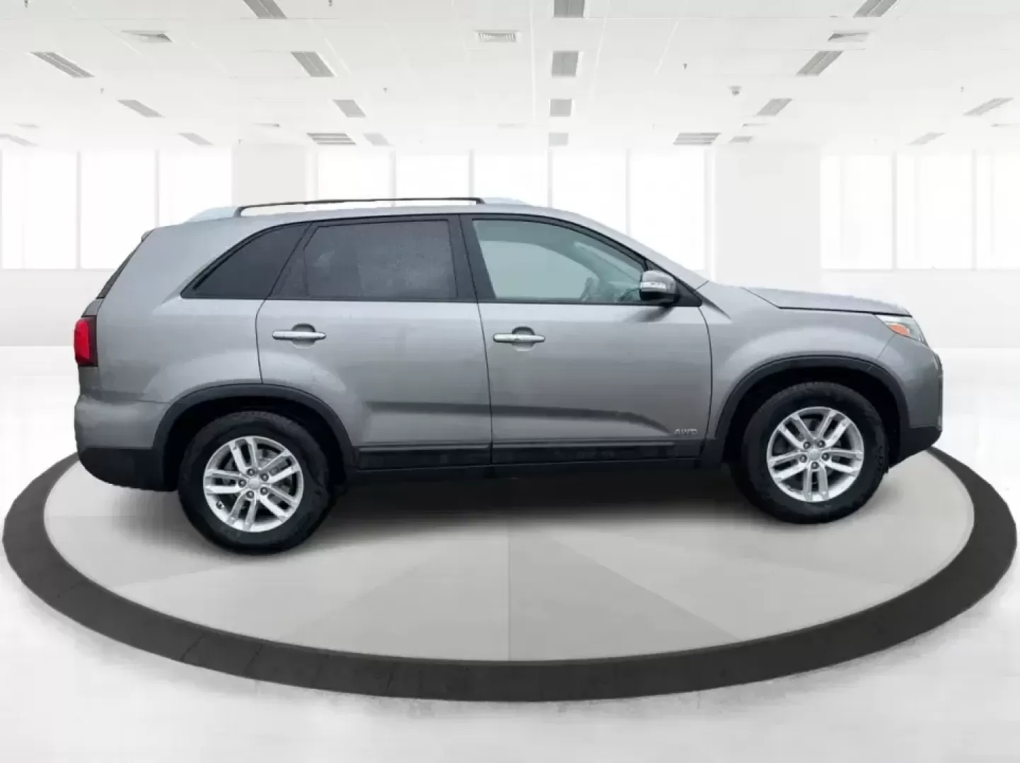2015 Kia Sorento LX (5XYKTCA61FG) with an 2.4L I-4 gasoline direct injection engine, 6-Speed Automatic transmission, located at 880 E. National Road, Vandalia, OH, 45377, (937) 908-9800, 39.891918, -84.183594 - Need one SUV that can handle school drop-offs, grocery runs, and a weekend escape out toward the metro parks without feeling like a compromise? This 2015 Kia Sorento LX in Titanium Silver is a smart, practical choice for drivers in Vandalia, OH who want everyday comfort, confident traction, and fami - Photo#1