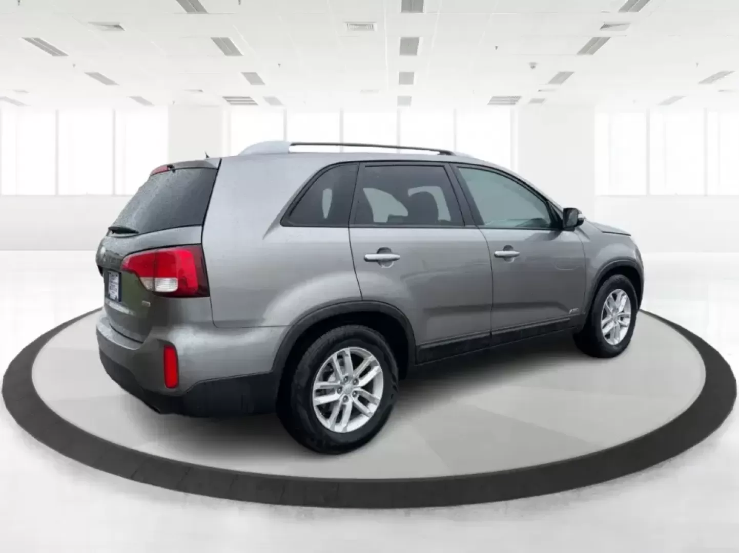 2015 Kia Sorento LX (5XYKTCA61FG) with an 2.4L I-4 gasoline direct injection engine, 6-Speed Automatic transmission, located at 880 E. National Road, Vandalia, OH, 45377, (937) 908-9800, 39.891918, -84.183594 - Need one SUV that can handle school drop-offs, grocery runs, and a weekend escape out toward the metro parks without feeling like a compromise? This 2015 Kia Sorento LX in Titanium Silver is a smart, practical choice for drivers in Vandalia, OH who want everyday comfort, confident traction, and fami - Photo#2