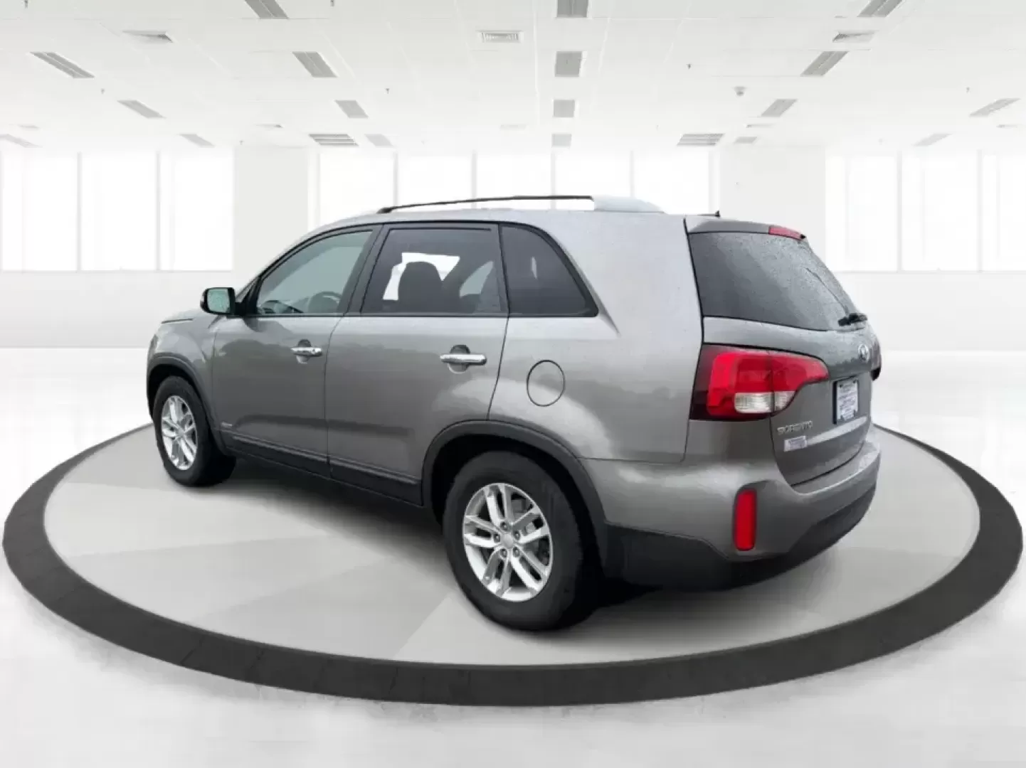 2015 Kia Sorento LX (5XYKTCA61FG) with an 2.4L I-4 gasoline direct injection engine, 6-Speed Automatic transmission, located at 880 E. National Road, Vandalia, OH, 45377, (937) 908-9800, 39.891918, -84.183594 - Need one SUV that can handle school drop-offs, grocery runs, and a weekend escape out toward the metro parks without feeling like a compromise? This 2015 Kia Sorento LX in Titanium Silver is a smart, practical choice for drivers in Vandalia, OH who want everyday comfort, confident traction, and fami - Photo#4