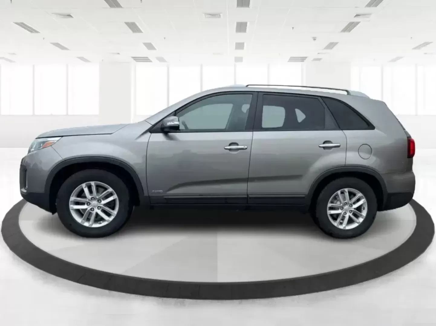 2015 Kia Sorento LX (5XYKTCA61FG) with an 2.4L I-4 gasoline direct injection engine, 6-Speed Automatic transmission, located at 880 E. National Road, Vandalia, OH, 45377, (937) 908-9800, 39.891918, -84.183594 - Need one SUV that can handle school drop-offs, grocery runs, and a weekend escape out toward the metro parks without feeling like a compromise? This 2015 Kia Sorento LX in Titanium Silver is a smart, practical choice for drivers in Vandalia, OH who want everyday comfort, confident traction, and fami - Photo#5