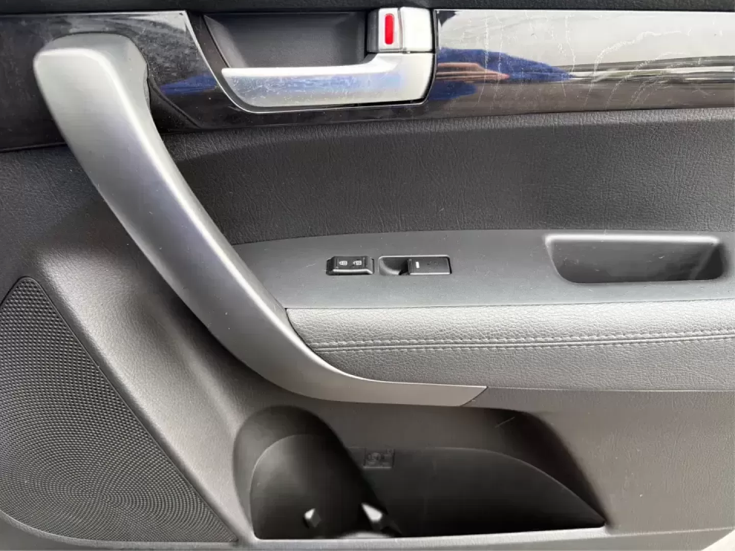 2015 Kia Sorento LX (5XYKTCA61FG) with an 2.4L I-4 gasoline direct injection engine, 6-Speed Automatic transmission, located at 880 E. National Road, Vandalia, OH, 45377, (937) 908-9800, 39.891918, -84.183594 - Need one SUV that can handle school drop-offs, grocery runs, and a weekend escape out toward the metro parks without feeling like a compromise? This 2015 Kia Sorento LX in Titanium Silver is a smart, practical choice for drivers in Vandalia, OH who want everyday comfort, confident traction, and fami - Photo#18