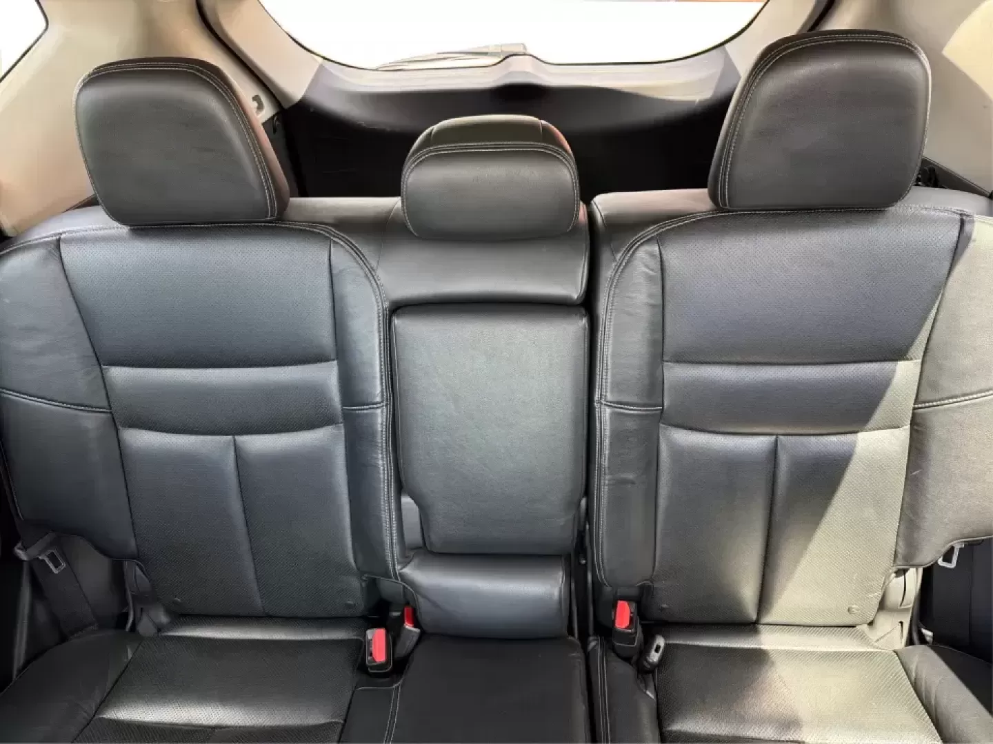 2015 Nissan Murano Platinum (5N1AZ2MHXFN) with an 3.5L V-6 DOHC engine, Continuously Variable Transmission transmission, located at 8750 N County Rd 25A, Piqua, OH, 45356, (937) 908-9800, 40.164391, -84.232513 - Load up the family, point the hood toward a weekend getaway, and enjoy the kind of comfort that makes long drives feel easy-this 2015 Nissan Murano Platinum is built for real life in West Central Ohio, from school drop-offs to road trips up I-75. Finished in Brilliant Silver Metallic and equipped wi - Photo#14