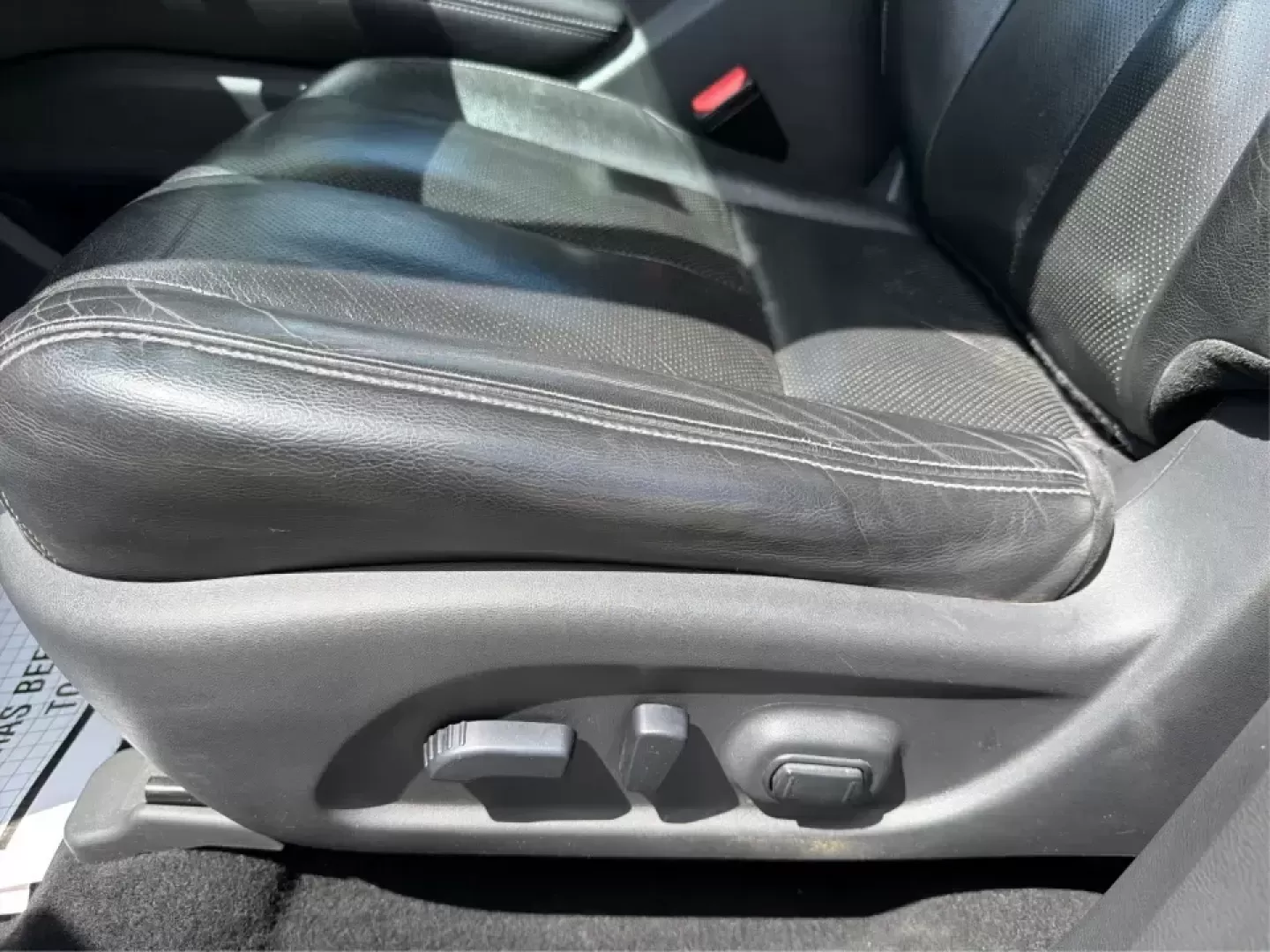 2015 Nissan Murano Platinum (5N1AZ2MHXFN) with an 3.5L V-6 DOHC engine, Continuously Variable Transmission transmission, located at 8750 N County Rd 25A, Piqua, OH, 45356, (937) 908-9800, 40.164391, -84.232513 - Load up the family, point the hood toward a weekend getaway, and enjoy the kind of comfort that makes long drives feel easy-this 2015 Nissan Murano Platinum is built for real life in West Central Ohio, from school drop-offs to road trips up I-75. Finished in Brilliant Silver Metallic and equipped wi - Photo#17