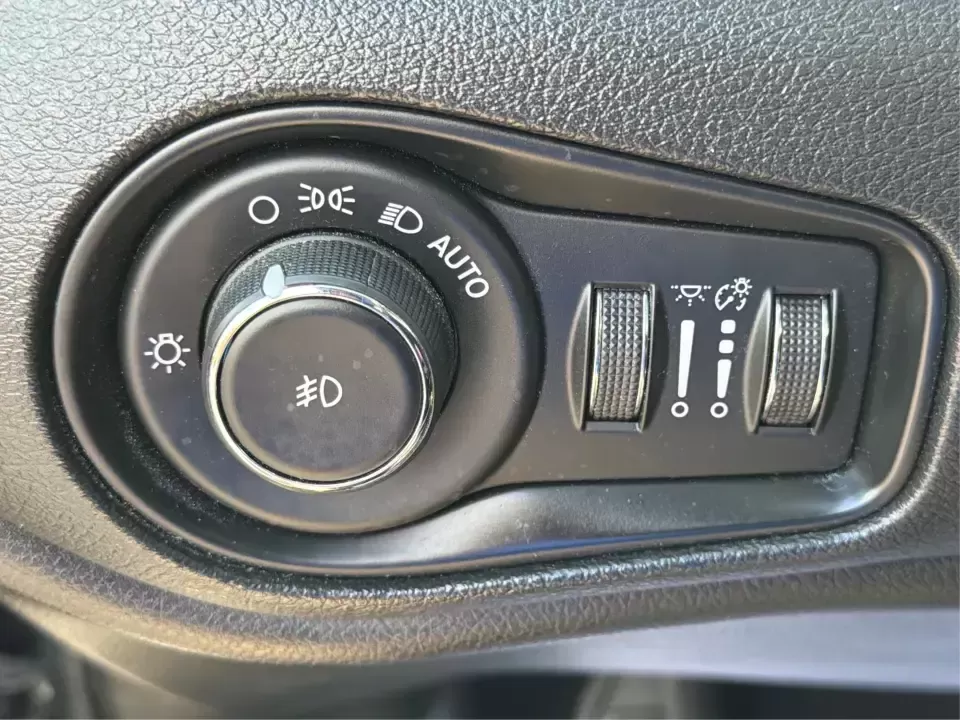 2017 Jeep Renegade Latitude 4x4 (ZACCJBBB7HP) with an 2.4L L4 DOHC 16V engine, 6M transmission, located at 1099 N County Rd 25A , Troy, OH, 45373, (937) 908-9800, 40.057079, -84.212883 - 2017 Jeep Renegade Latitude 4x4 - Photo#17