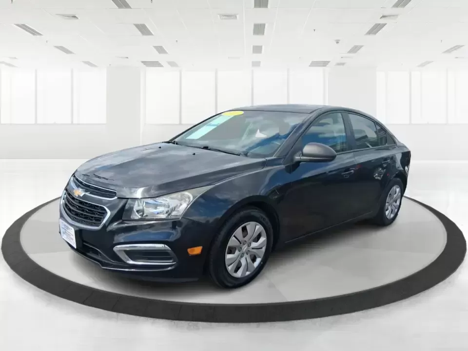 2016 Chevrolet Cruze Limited LS Auto (1G1PC5SH3G7) with an ECOTEC 1.8L I-4 DOHC engine, 6A transmission, located at 4508 South Dixie Dr, Moraine, OH, 45439, (937) 908-9800, 39.689976, -84.218452 - Need a dependable commuter that won't drain your budget, yet still feels comfortable for everyday life in the Miami Valley? This **2016 Chevrolet Cruze Limited LS Auto** is a smart pick for students, first-time buyers, and busy families who want an easy-to-park sedan for errands, work, and weekend p - Photo#7