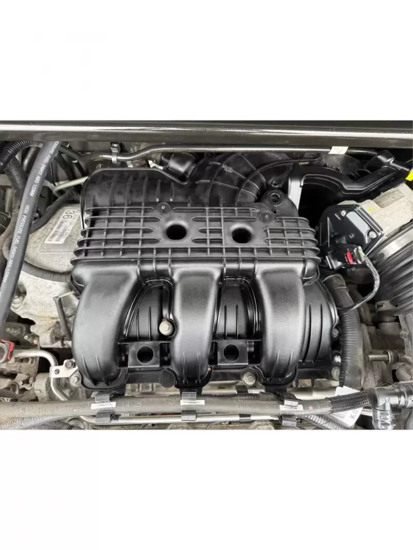 2012 Ford Taurus Limited (1FAHP2FW7CG) with an Duratec 3.5L V-6 DOHC engine, 6-Speed Automatic transmission, located at 401 Woodman Dr, Riverside, OH, 45431, (937) 908-9800, 39.760899, -84.123421 - Need a comfortable, confidence-inspiring sedan for long commutes down I-675, quick errands near The Greene, or smooth weekend drives to Downtown Dayton? This 2012 Ford Taurus Limited is built for real life-quiet, spacious, and loaded with premium features that make every mile feel easier, whether yo - Photo#11