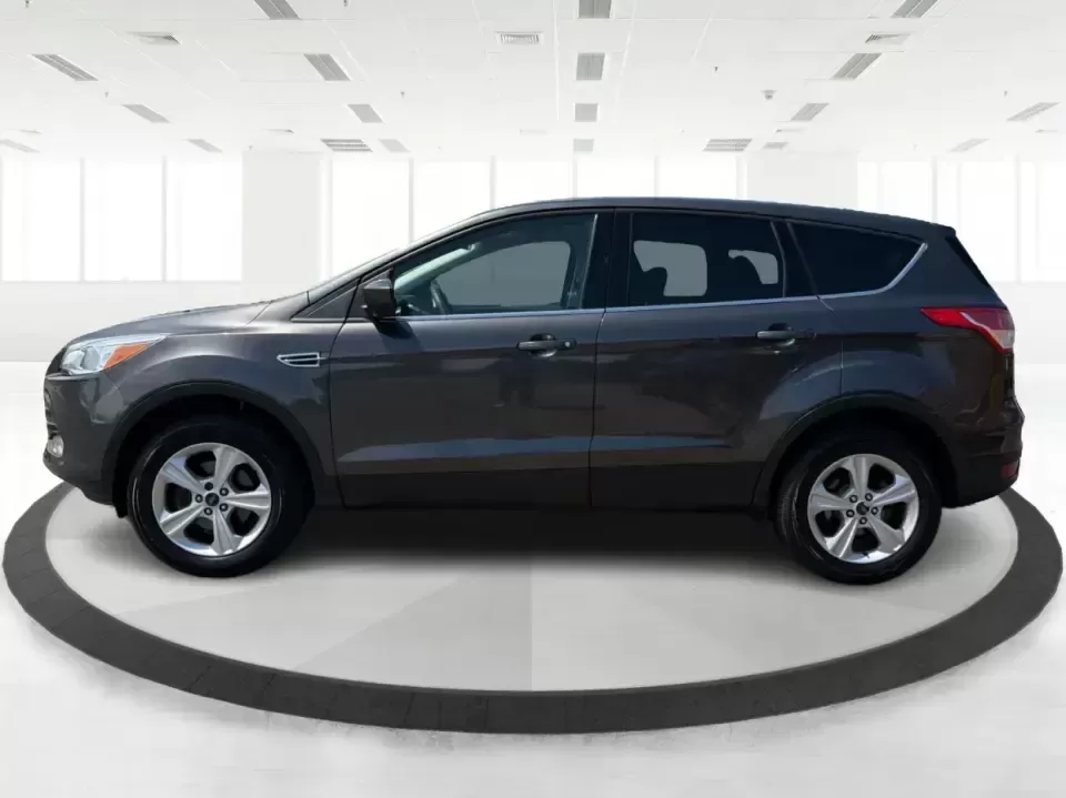 2016 Ford Escape SE (1FMCU0G77GU) with an 2.5L L4 DOHC 16V engine, 6-Speed Automatic transmission, located at 4508 South Dixie Dr, Moraine, OH, 45439, (937) 908-9800, 39.689976, -84.218452 - Whether you're commuting up and down South Dixie Drive, running errands between Moraine and Dayton, or packing up for a weekend getaway, this 2016 Ford Escape SE is the kind of practical SUV that fits real life. It's easy to park, comfortable for daily driving, and versatile enough for everything fr - Photo#5