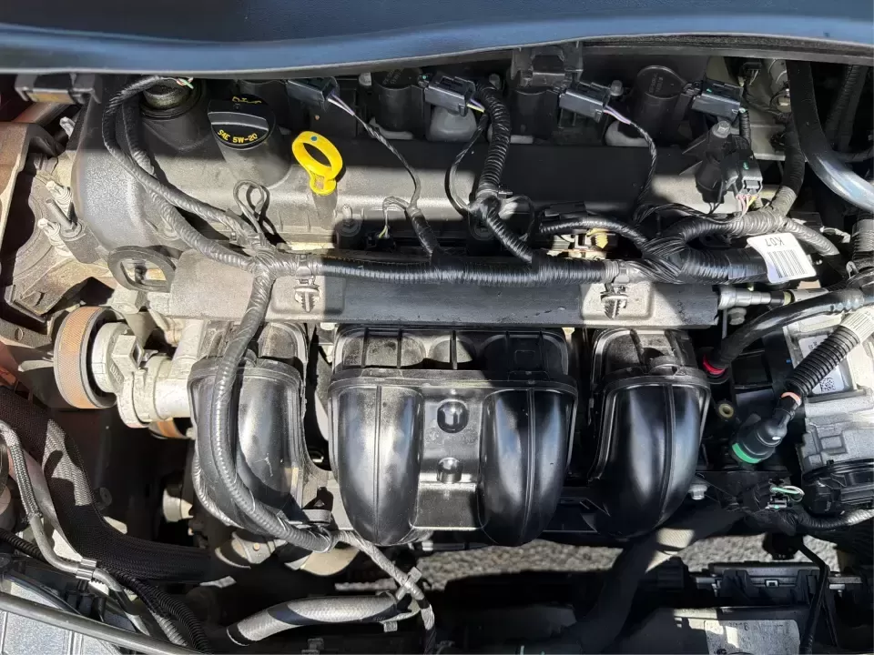 2016 Ford Escape SE (1FMCU0G77GU) with an 2.5L L4 DOHC 16V engine, 6-Speed Automatic transmission, located at 4508 South Dixie Dr, Moraine, OH, 45439, (937) 908-9800, 39.689976, -84.218452 - Whether you're commuting up and down South Dixie Drive, running errands between Moraine and Dayton, or packing up for a weekend getaway, this 2016 Ford Escape SE is the kind of practical SUV that fits real life. It's easy to park, comfortable for daily driving, and versatile enough for everything fr - Photo#11