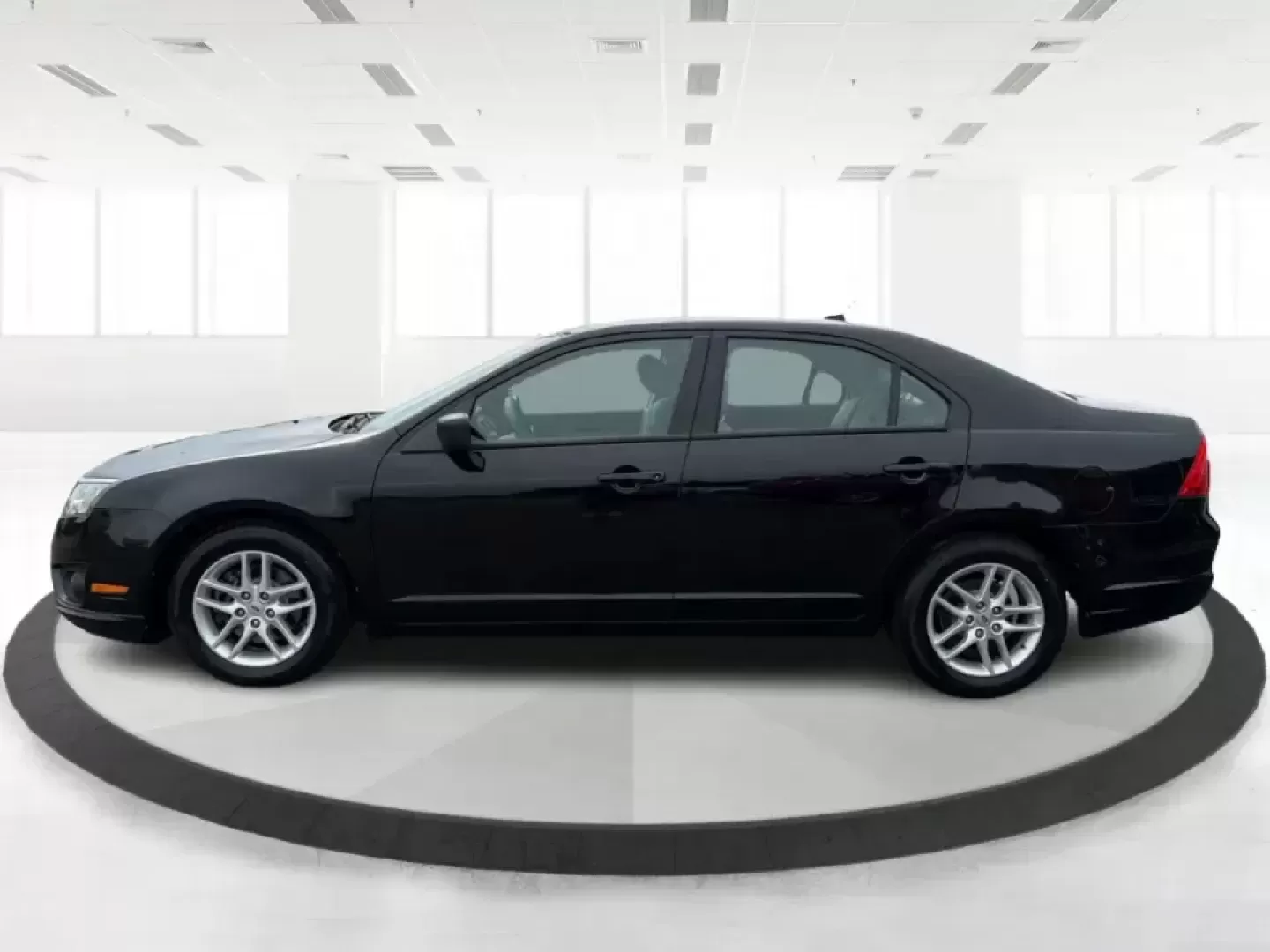 2012 Ford Fusion S (3FAHP0GA3CR) with an 2.5L L4 DOHC 16V engine, located at 401 Woodman Dr, Riverside, OH, 45431, (937) 908-9800, 39.760899, -84.123421 - Need a dependable commuter that still feels comfortable for weekend plans and family errands around Miami County? This 2012 Ford Fusion S sedan is a smart fit for life in Troy, Ohio-easy to park downtown, smooth on longer drives up I75, and practical for everything from school drop-offs to shopping- Photo#5