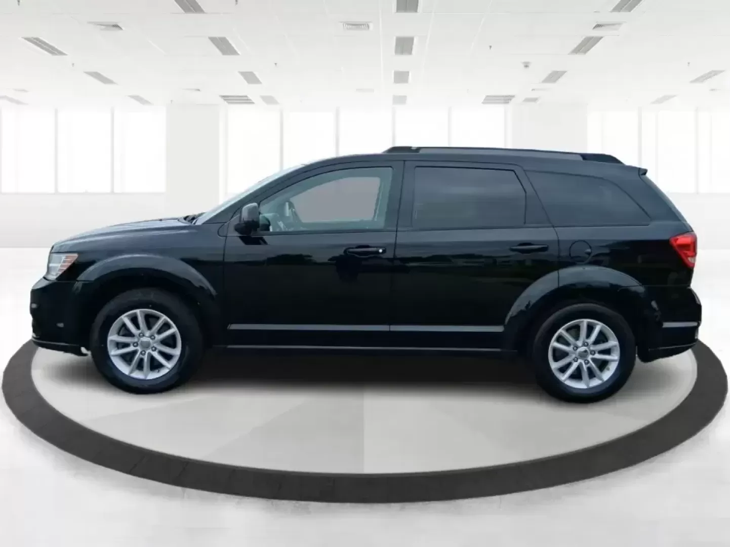 2016 Dodge Journey SXT (3C4PDCBB9GT) with an 2.4L L6 DOHC 16V engine, 4A transmission, located at 1230 East Main St, Xenia, OH, 45385, (937) 908-9800, 39.688026, -83.910172 - Pack up the kids, load the groceries, or point the nose toward a weekend getaway at John Bryan State Park-this 2016 Dodge Journey SXT is the kind of practical SUV that fits real life in and around Xenia. With three-row flexibility, a comfortable ride for longer drives, and everyday convenience featu - Photo#5