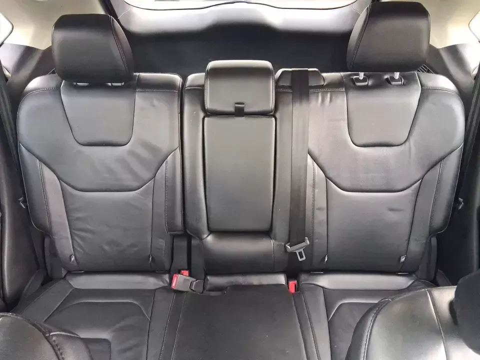 2016 Ford Edge Titanium (2FMPK3K91GB) with an 2.0L L4 DOHC 16V engine, 6A transmission, located at 4508 South Dixie Dr, Moraine, OH, 45439, (937) 908-9800, 39.689976, -84.218452 - Picture your next Ohio weekend: loading up groceries for the week in Moraine, grabbing coffee off South Dixie Drive, then cruising I-75 toward Dayton's Riverscape MetroPark or a quick family road trip to Carillon Historical Park-without feeling cramped, stressed, or under-equipped. This **2016 Ford - Photo#15
