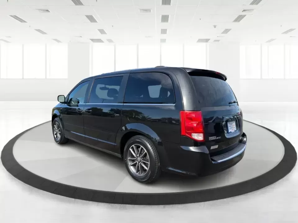 2017 Dodge Grand Caravan SXT (2C4RDGCG6HR) with an Pentastar 3.6L V-6 DOHC engine, 6A transmission, located at 1230 East Main St, Xenia, OH, 45385, (937) 908-9800, 39.688026, -83.910172 - Make school drop-offs, grocery runs, and weekend road trips feel easy again in a family-ready van that's built to haul people, gear, and memories. This 2017 Dodge Grand Caravan SXT in Black Onyx Crystal Pearlcoat is a smart pick for growing families, busy commuters who need space, and budget-conscio - Photo#4