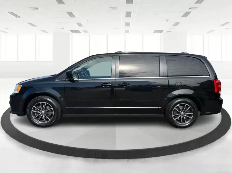 2017 Dodge Grand Caravan SXT (2C4RDGCG6HR) with an Pentastar 3.6L V-6 DOHC engine, 6A transmission, located at 1230 East Main St, Xenia, OH, 45385, (937) 908-9800, 39.688026, -83.910172 - Make school drop-offs, grocery runs, and weekend road trips feel easy again in a family-ready van that's built to haul people, gear, and memories. This 2017 Dodge Grand Caravan SXT in Black Onyx Crystal Pearlcoat is a smart pick for growing families, busy commuters who need space, and budget-conscio - Photo#5
