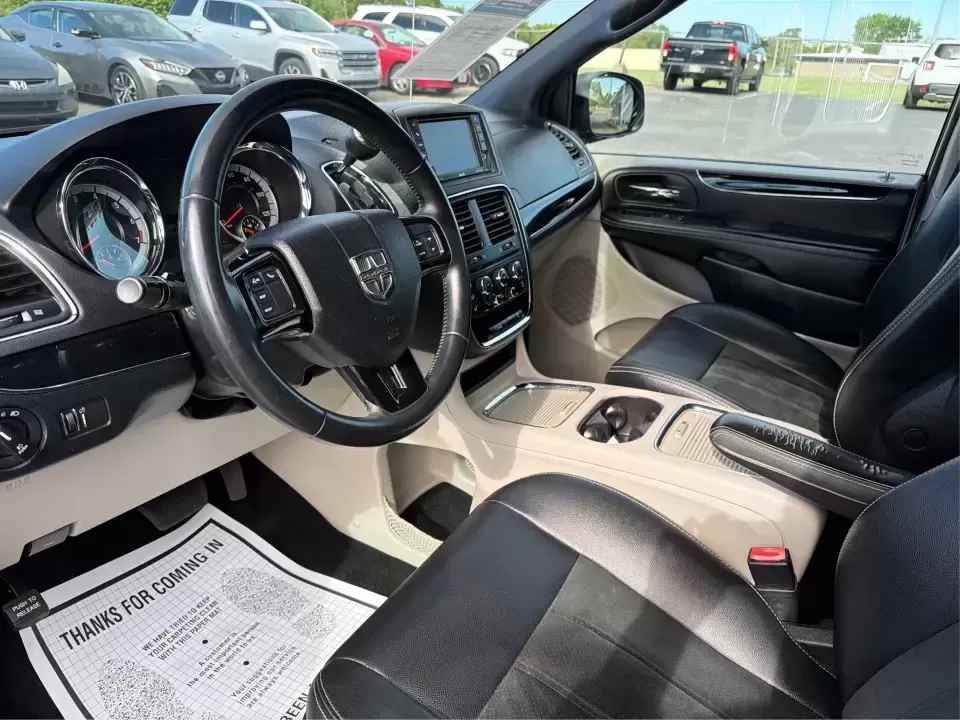 2017 Dodge Grand Caravan SXT (2C4RDGCG6HR) with an Pentastar 3.6L V-6 DOHC engine, 6A transmission, located at 1230 East Main St, Xenia, OH, 45385, (937) 908-9800, 39.688026, -83.910172 - Make school drop-offs, grocery runs, and weekend road trips feel easy again in a family-ready van that's built to haul people, gear, and memories. This 2017 Dodge Grand Caravan SXT in Black Onyx Crystal Pearlcoat is a smart pick for growing families, busy commuters who need space, and budget-conscio - Photo#9