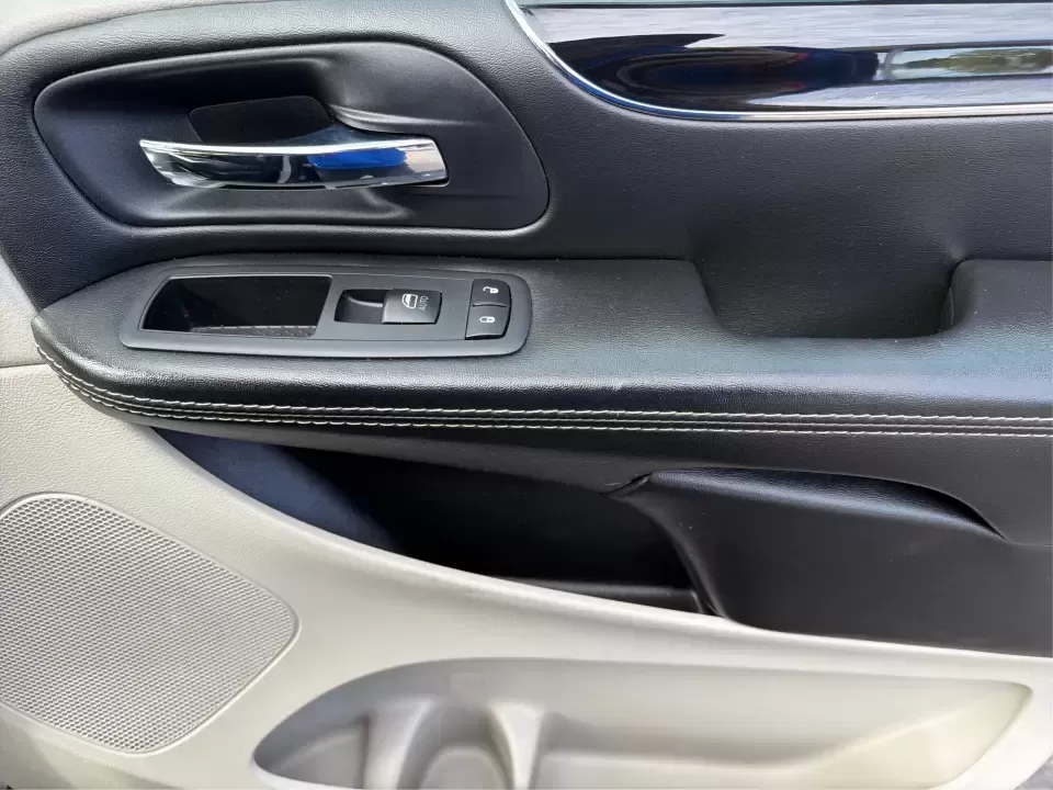 2017 Dodge Grand Caravan SXT (2C4RDGCG6HR) with an Pentastar 3.6L V-6 DOHC engine, 6A transmission, located at 1230 East Main St, Xenia, OH, 45385, (937) 908-9800, 39.688026, -83.910172 - Make school drop-offs, grocery runs, and weekend road trips feel easy again in a family-ready van that's built to haul people, gear, and memories. This 2017 Dodge Grand Caravan SXT in Black Onyx Crystal Pearlcoat is a smart pick for growing families, busy commuters who need space, and budget-conscio - Photo#20