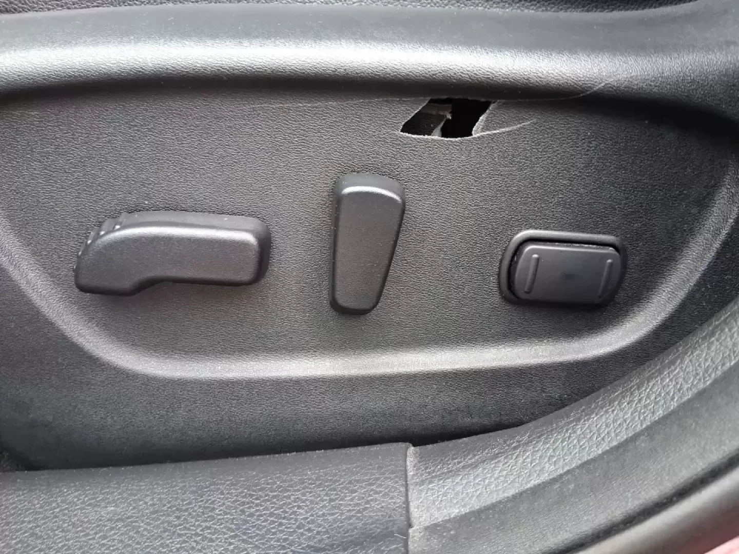 2016 Nissan Rogue SL (5N1AT2MV7GC) with an 2.5L I-4 DOHC engine, CVT transmission, located at 1230 East Main St, Xenia, OH, 45385, (937) 908-9800, 39.688026, -83.910172 - Picture your next Ohio weekend: packing up for John Bryan State Park, cruising out toward Clifton Gorge, or simply making the school run and the daily commute down US-35 feel easier and more comfortable. This 2016 Nissan Rogue SL in eye-catching Cayenne Red is the kind of practical, do-it-all SUV th - Photo#17