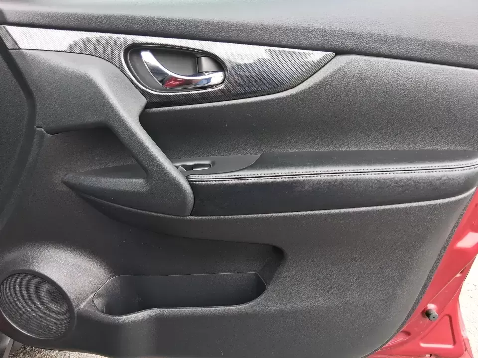 2016 Nissan Rogue SL (5N1AT2MV7GC) with an 2.5L I-4 DOHC engine, CVT transmission, located at 1230 East Main St, Xenia, OH, 45385, (937) 908-9800, 39.688026, -83.910172 - Picture your next Ohio weekend: packing up for John Bryan State Park, cruising out toward Clifton Gorge, or simply making the school run and the daily commute down US-35 feel easier and more comfortable. This 2016 Nissan Rogue SL in eye-catching Cayenne Red is the kind of practical, do-it-all SUV th - Photo#19