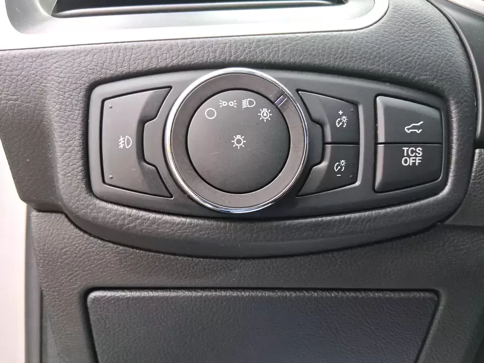2019 Ford Edge SEL (2FMPK4J98KB) with an EcoBoost 2L I-4 gasoline direct injection engine, 6A transmission, located at 8750 N County Rd 25A, Piqua, OH, 45356, (937) 908-9800, 40.164391, -84.232513 - Picture your next road trip up I75, a week of school drop-offs, or a snowy Ohio commute that still feels calm and comfortable-this 2019 Ford Edge SEL AWD is built for real life. With confident all-wheel drive and a practical SUV layout, it's a smart fit for growing families, busy professionals, and - Photo#17