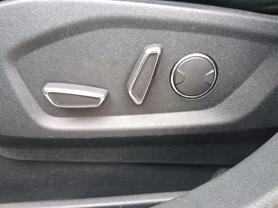 2019 Ford Edge SEL (2FMPK4J98KB) with an EcoBoost 2L I-4 gasoline direct injection engine, 6A transmission, located at 8750 N County Rd 25A, Piqua, OH, 45356, (937) 908-9800, 40.164391, -84.232513 - Picture your next road trip up I75, a week of school drop-offs, or a snowy Ohio commute that still feels calm and comfortable-this 2019 Ford Edge SEL AWD is built for real life. With confident all-wheel drive and a practical SUV layout, it's a smart fit for growing families, busy professionals, and - Photo#18