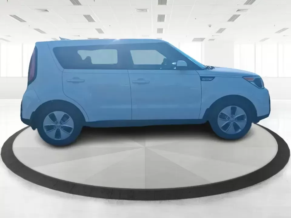 2015 Kia Soul Base (KNDJN2A28F7) with an 1.6L L4 DOHC 16V engine, located at 1099 N County Rd 25A , Troy, OH, 45373, (937) 908-9800, 40.057079, -84.212883 - Whether you're commuting down I-75, running errands between Troy neighborhoods, or packing up for a weekend escape to Charleston Falls Preserve, this 2015 Kia Soul is the kind of practical, personality-packed ride that fits real life. With its easy-to-park wagon shape, versatile cargo space, and fue - Photo#1
