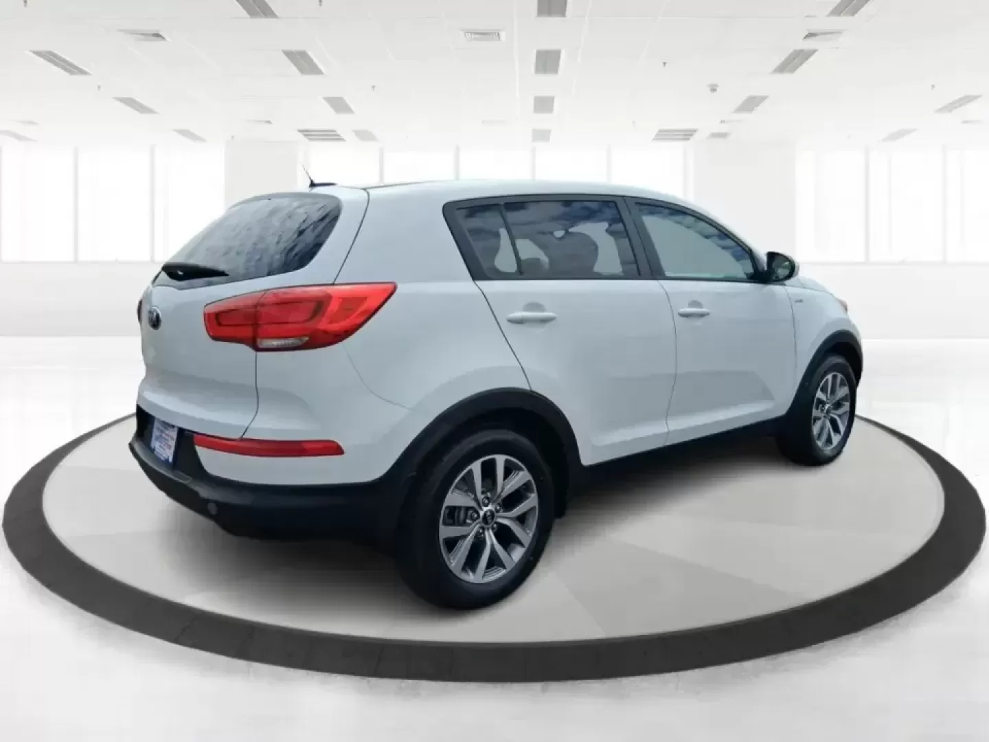 2015 Kia Sportage LX (KNDPBCAC2F7) with an 2.4L V6 DOHC 24V engine, 6-Speed Automatic transmission, located at 1184 Kauffman Ave, Fairborn, OH, 45324, (937) 908-9800, 39.807072, -84.030914 - Ready for weekend getaways at Caesar Creek, snowy commutes up I675, or everyday school-and-grocery runs around Fairborn and Beavercreek, this 2015 Kia Sportage LX is the kind of practical crossover that fits real life. With confident AWD/4WD capability, a comfortable cabin, and versatile cargo space - Photo#2