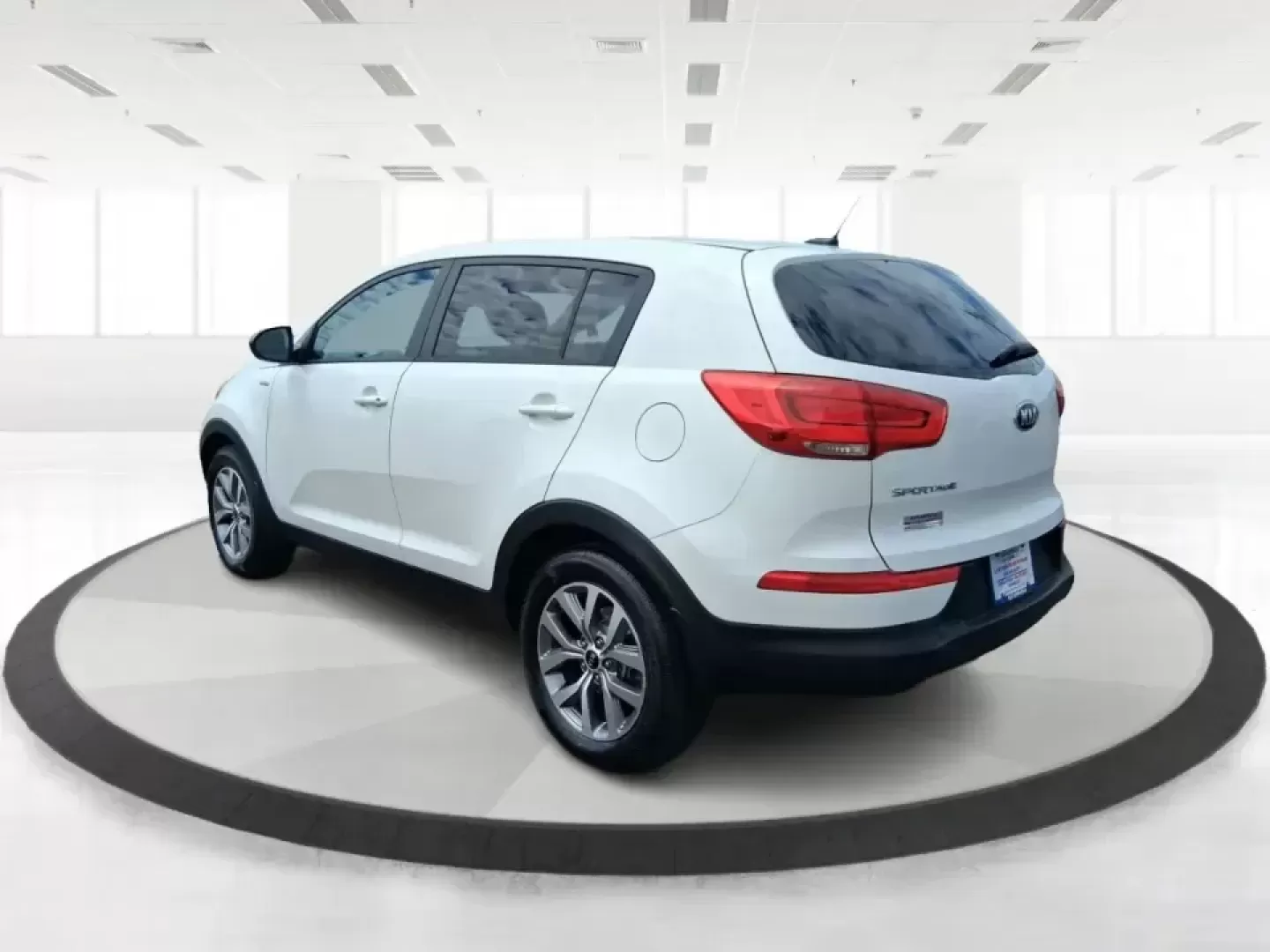2015 Kia Sportage LX (KNDPBCAC2F7) with an 2.4L V6 DOHC 24V engine, 6-Speed Automatic transmission, located at 1184 Kauffman Ave, Fairborn, OH, 45324, (937) 908-9800, 39.807072, -84.030914 - Ready for weekend getaways at Caesar Creek, snowy commutes up I675, or everyday school-and-grocery runs around Fairborn and Beavercreek, this 2015 Kia Sportage LX is the kind of practical crossover that fits real life. With confident AWD/4WD capability, a comfortable cabin, and versatile cargo space - Photo#4