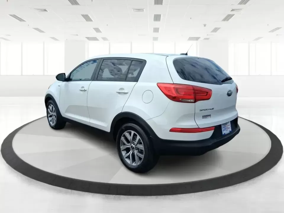 2015 Kia Sportage LX (KNDPBCAC2F7) with an 2.4L V6 DOHC 24V engine, 6-Speed Automatic transmission, located at 1184 Kauffman Ave, Fairborn, OH, 45324, (937) 908-9800, 39.807072, -84.030914 - Ready for weekend getaways at Caesar Creek, snowy commutes up I675, or everyday school-and-grocery runs around Fairborn and Beavercreek, this 2015 Kia Sportage LX is the kind of practical crossover that fits real life. With confident AWD/4WD capability, a comfortable cabin, and versatile cargo space - Photo#4