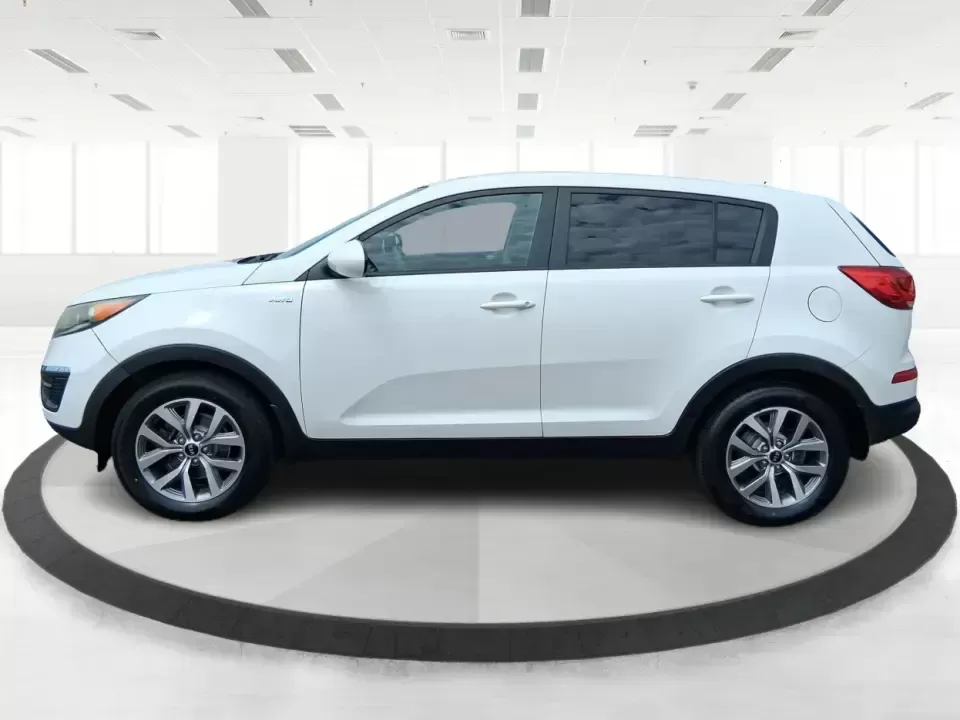 2015 Kia Sportage LX (KNDPBCAC2F7) with an 2.4L V6 DOHC 24V engine, 6-Speed Automatic transmission, located at 1184 Kauffman Ave, Fairborn, OH, 45324, (937) 908-9800, 39.807072, -84.030914 - Ready for weekend getaways at Caesar Creek, snowy commutes up I675, or everyday school-and-grocery runs around Fairborn and Beavercreek, this 2015 Kia Sportage LX is the kind of practical crossover that fits real life. With confident AWD/4WD capability, a comfortable cabin, and versatile cargo space - Photo#5