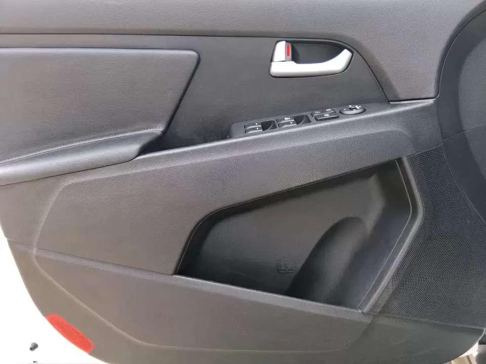 2015 Kia Sportage LX (KNDPBCAC2F7) with an 2.4L V6 DOHC 24V engine, 6-Speed Automatic transmission, located at 1184 Kauffman Ave, Fairborn, OH, 45324, (937) 908-9800, 39.807072, -84.030914 - Ready for weekend getaways at Caesar Creek, snowy commutes up I675, or everyday school-and-grocery runs around Fairborn and Beavercreek, this 2015 Kia Sportage LX is the kind of practical crossover that fits real life. With confident AWD/4WD capability, a comfortable cabin, and versatile cargo space - Photo#17