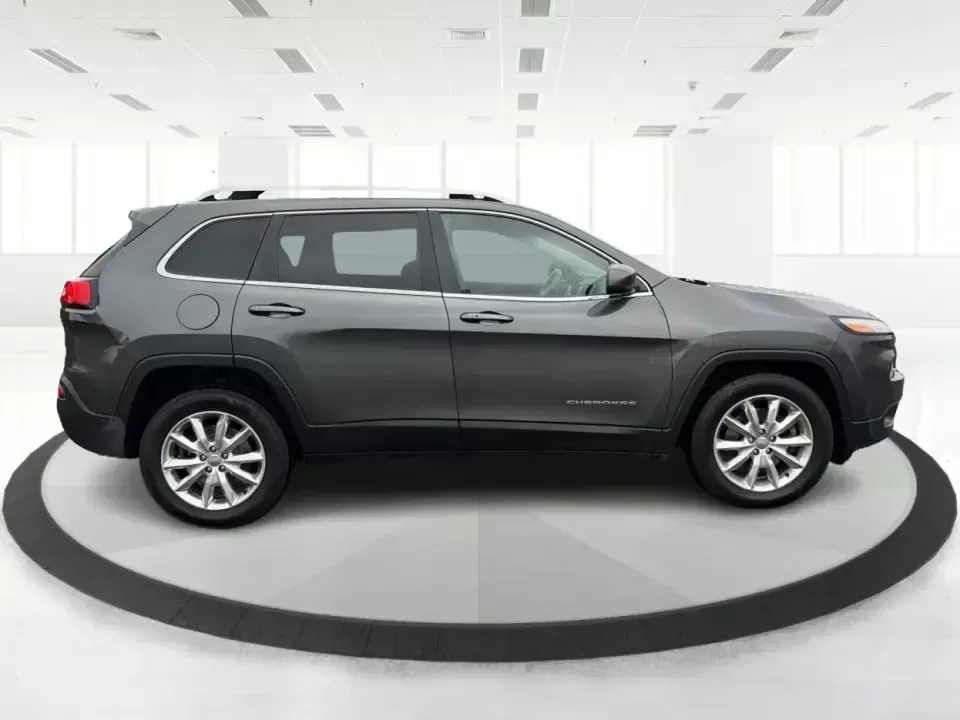 2015 Jeep Cherokee Limited (1C4PJMDS6FW) with an 3.2L V6 DOHC 24V engine, 9-Speed Automatic transmission, located at 1230 East Main St, Xenia, OH, 45385, (937) 908-9800, 39.688026, -83.910172 - Weekend escapes to John Bryan State Park, daily commutes down I70, or school-and-sports runs around Riverside-this 2015 Jeep Cherokee Limited is built for the kind of life that doesn't stay parked. With SUV comfort, confident capability, and upscale features, it's a smart fit for drivers who want on - Photo#1