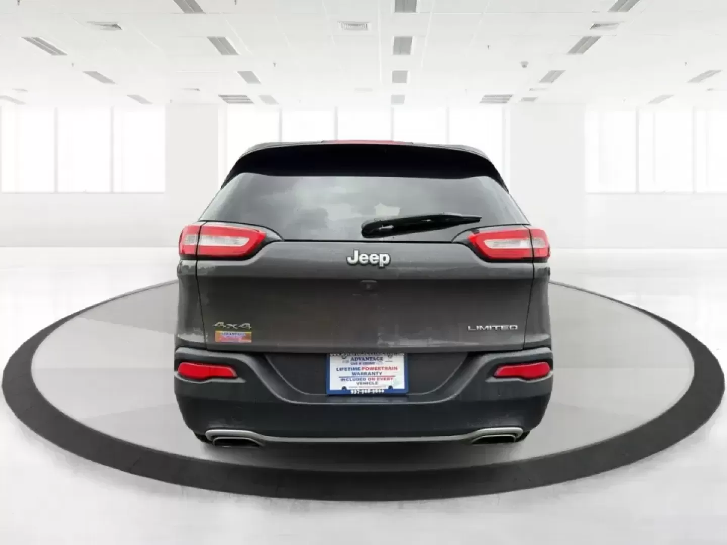 2015 Jeep Cherokee Limited (1C4PJMDS6FW) with an 3.2L V6 DOHC 24V engine, 9-Speed Automatic transmission, located at 1230 East Main St, Xenia, OH, 45385, (937) 908-9800, 39.688026, -83.910172 - Weekend escapes to John Bryan State Park, daily commutes down I70, or school-and-sports runs around Riverside-this 2015 Jeep Cherokee Limited is built for the kind of life that doesn't stay parked. With SUV comfort, confident capability, and upscale features, it's a smart fit for drivers who want on - Photo#3