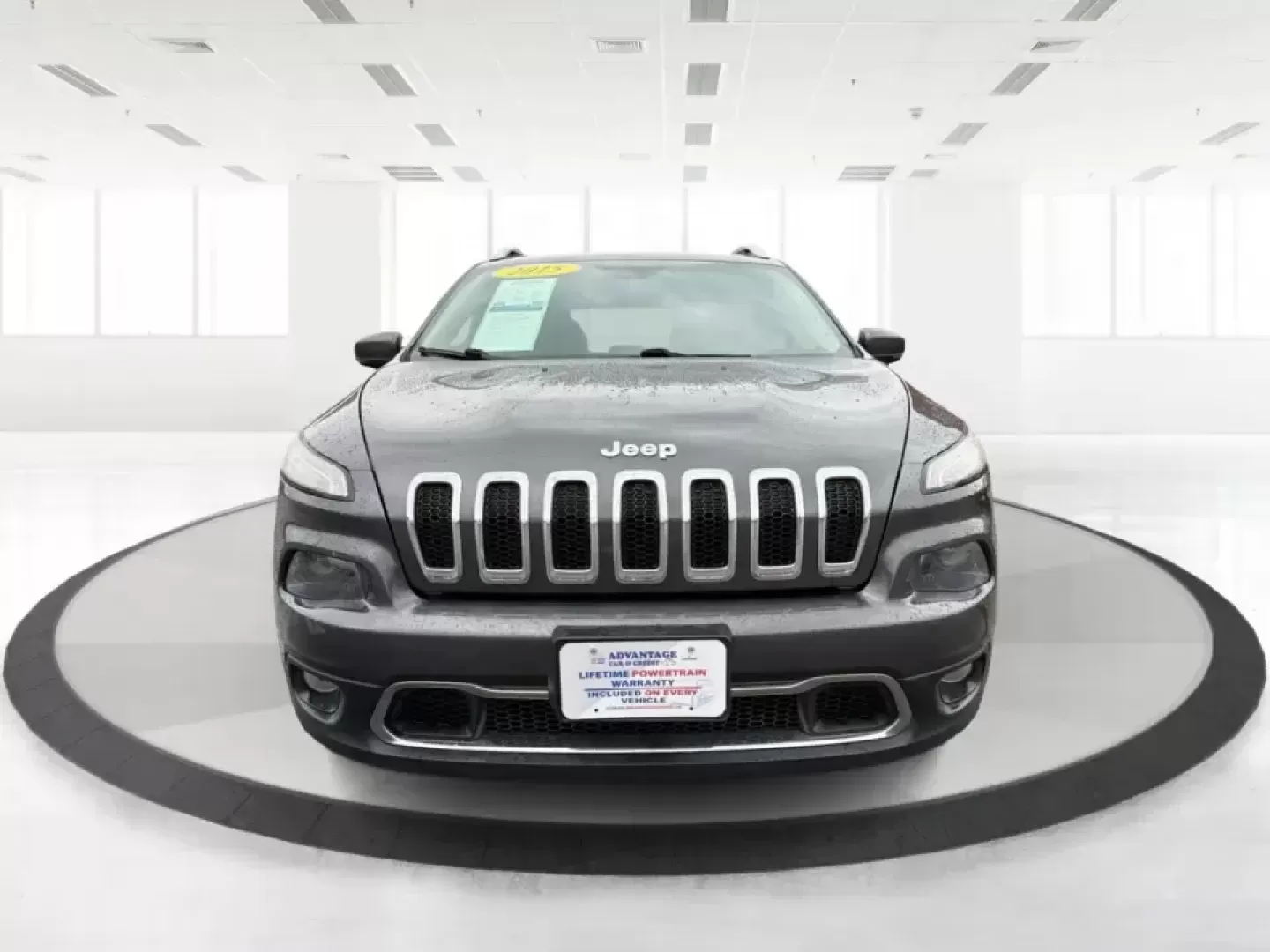 2015 Jeep Cherokee Limited (1C4PJMDS6FW) with an 3.2L V6 DOHC 24V engine, 9-Speed Automatic transmission, located at 1230 East Main St, Xenia, OH, 45385, (937) 908-9800, 39.688026, -83.910172 - Weekend escapes to John Bryan State Park, daily commutes down I70, or school-and-sports runs around Riverside-this 2015 Jeep Cherokee Limited is built for the kind of life that doesn't stay parked. With SUV comfort, confident capability, and upscale features, it's a smart fit for drivers who want on - Photo#7