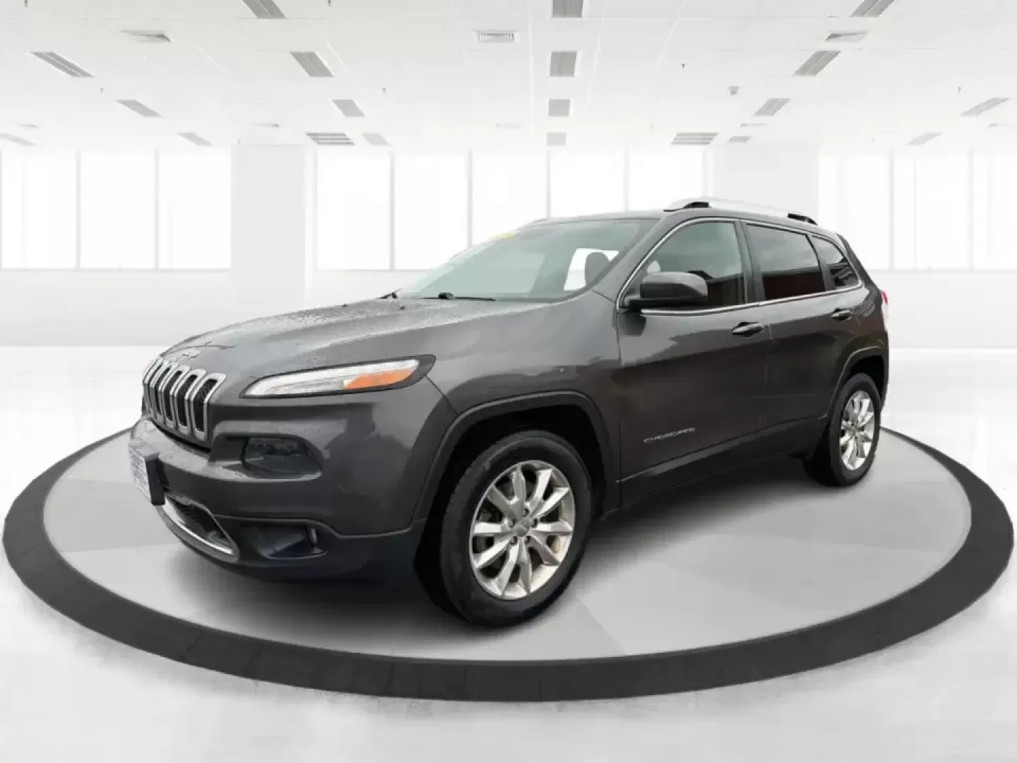 2015 Jeep Cherokee Limited (1C4PJMDS6FW) with an 3.2L V6 DOHC 24V engine, 9-Speed Automatic transmission, located at 1230 East Main St, Xenia, OH, 45385, (937) 908-9800, 39.688026, -83.910172 - Weekend escapes to John Bryan State Park, daily commutes down I70, or school-and-sports runs around Riverside-this 2015 Jeep Cherokee Limited is built for the kind of life that doesn't stay parked. With SUV comfort, confident capability, and upscale features, it's a smart fit for drivers who want on - Photo#8