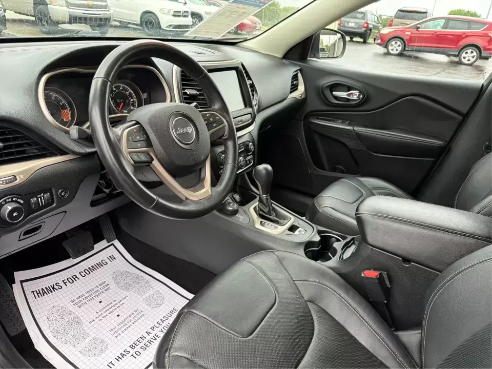 2015 Jeep Cherokee Limited (1C4PJMDS6FW) with an 3.2L V6 DOHC 24V engine, 9-Speed Automatic transmission, located at 1230 East Main St, Xenia, OH, 45385, (937) 908-9800, 39.688026, -83.910172 - Weekend escapes to John Bryan State Park, daily commutes down I70, or school-and-sports runs around Riverside-this 2015 Jeep Cherokee Limited is built for the kind of life that doesn't stay parked. With SUV comfort, confident capability, and upscale features, it's a smart fit for drivers who want on - Photo#9
