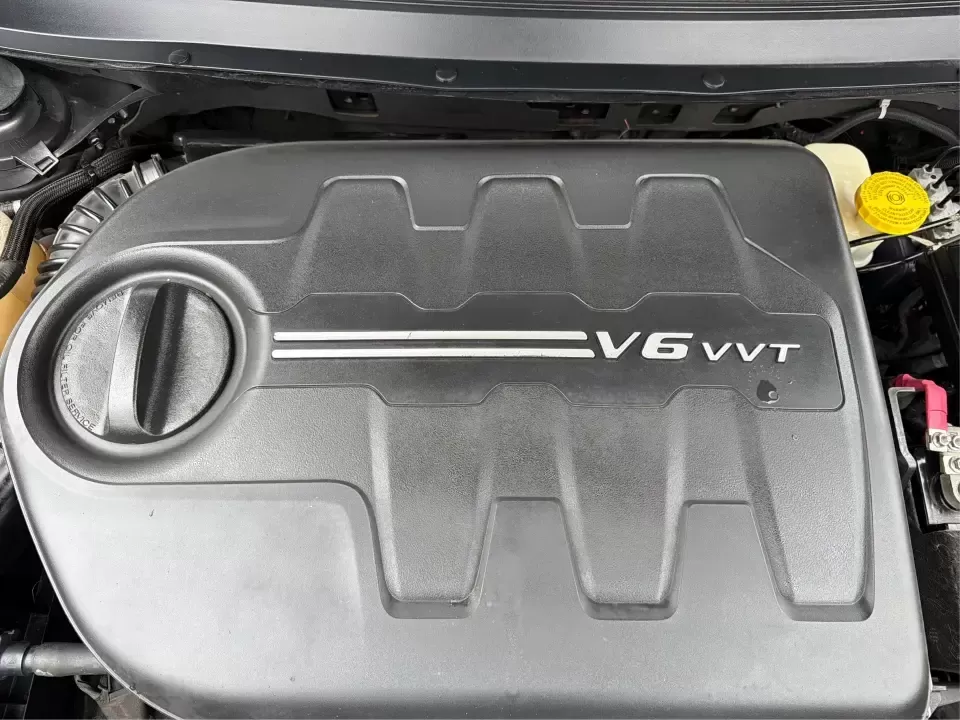 2015 Jeep Cherokee Limited (1C4PJMDS6FW) with an 3.2L V6 DOHC 24V engine, 9-Speed Automatic transmission, located at 1230 East Main St, Xenia, OH, 45385, (937) 908-9800, 39.688026, -83.910172 - Weekend escapes to John Bryan State Park, daily commutes down I70, or school-and-sports runs around Riverside-this 2015 Jeep Cherokee Limited is built for the kind of life that doesn't stay parked. With SUV comfort, confident capability, and upscale features, it's a smart fit for drivers who want on - Photo#11