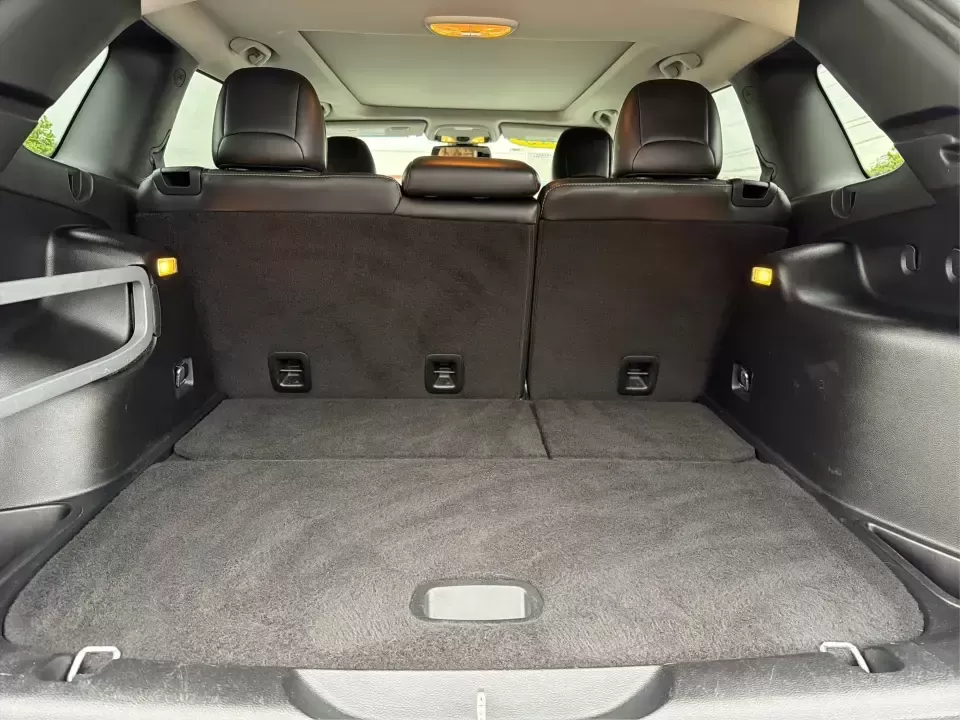 2015 Jeep Cherokee Limited (1C4PJMDS6FW) with an 3.2L V6 DOHC 24V engine, 9-Speed Automatic transmission, located at 1230 East Main St, Xenia, OH, 45385, (937) 908-9800, 39.688026, -83.910172 - Weekend escapes to John Bryan State Park, daily commutes down I70, or school-and-sports runs around Riverside-this 2015 Jeep Cherokee Limited is built for the kind of life that doesn't stay parked. With SUV comfort, confident capability, and upscale features, it's a smart fit for drivers who want on - Photo#12