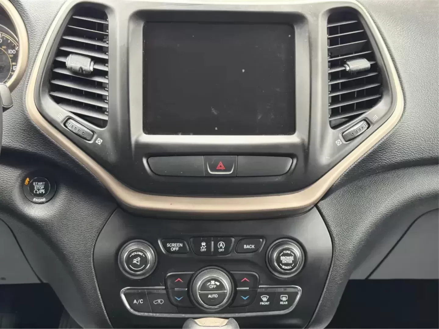 2015 Jeep Cherokee Limited (1C4PJMDS6FW) with an 3.2L V6 DOHC 24V engine, 9-Speed Automatic transmission, located at 1230 East Main St, Xenia, OH, 45385, (937) 908-9800, 39.688026, -83.910172 - Weekend escapes to John Bryan State Park, daily commutes down I70, or school-and-sports runs around Riverside-this 2015 Jeep Cherokee Limited is built for the kind of life that doesn't stay parked. With SUV comfort, confident capability, and upscale features, it's a smart fit for drivers who want on - Photo#13