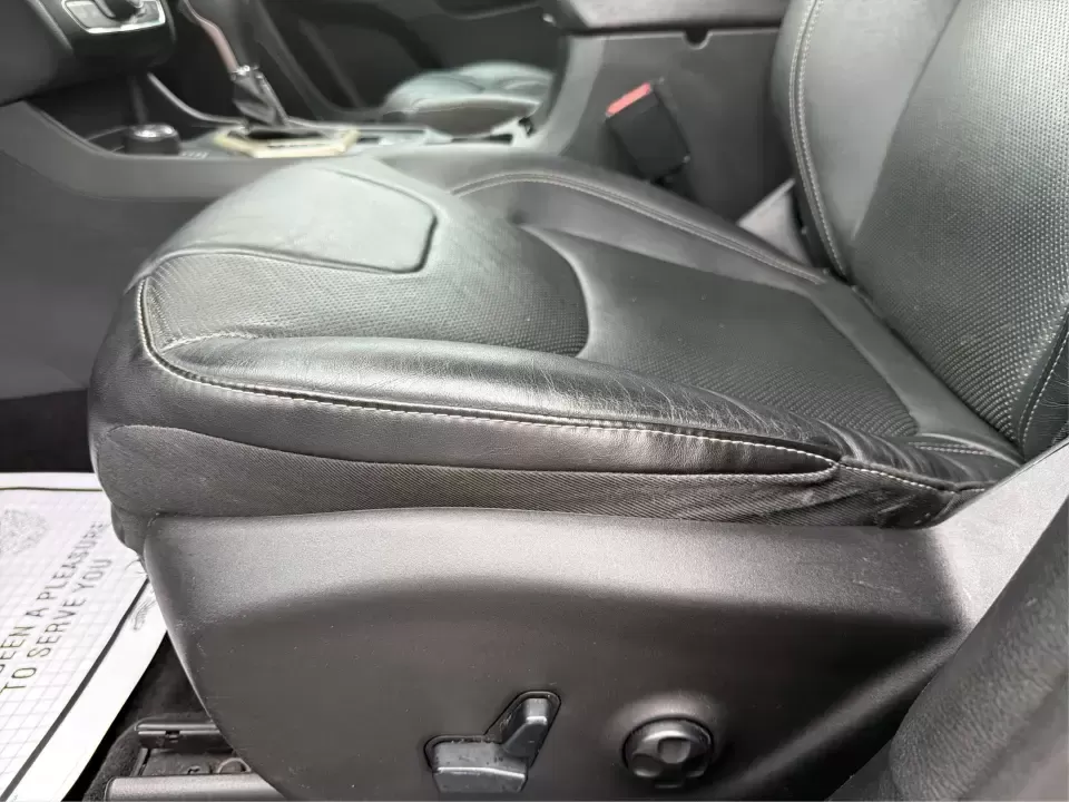 2015 Jeep Cherokee Limited (1C4PJMDS6FW) with an 3.2L V6 DOHC 24V engine, 9-Speed Automatic transmission, located at 1230 East Main St, Xenia, OH, 45385, (937) 908-9800, 39.688026, -83.910172 - Weekend escapes to John Bryan State Park, daily commutes down I70, or school-and-sports runs around Riverside-this 2015 Jeep Cherokee Limited is built for the kind of life that doesn't stay parked. With SUV comfort, confident capability, and upscale features, it's a smart fit for drivers who want on - Photo#18