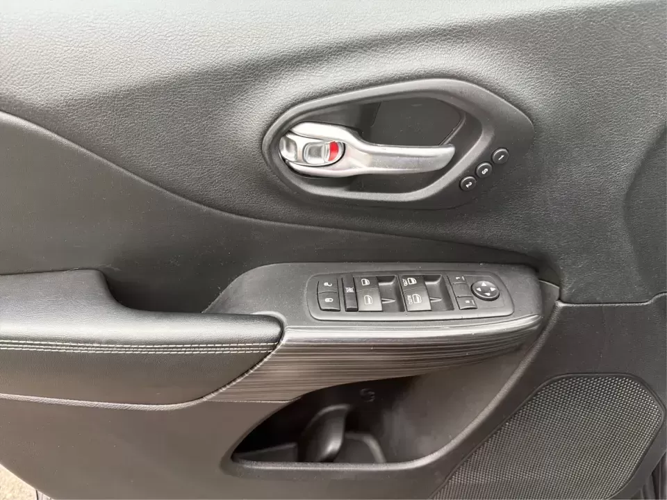 2015 Jeep Cherokee Limited (1C4PJMDS6FW) with an 3.2L V6 DOHC 24V engine, 9-Speed Automatic transmission, located at 1230 East Main St, Xenia, OH, 45385, (937) 908-9800, 39.688026, -83.910172 - Weekend escapes to John Bryan State Park, daily commutes down I70, or school-and-sports runs around Riverside-this 2015 Jeep Cherokee Limited is built for the kind of life that doesn't stay parked. With SUV comfort, confident capability, and upscale features, it's a smart fit for drivers who want on - Photo#19