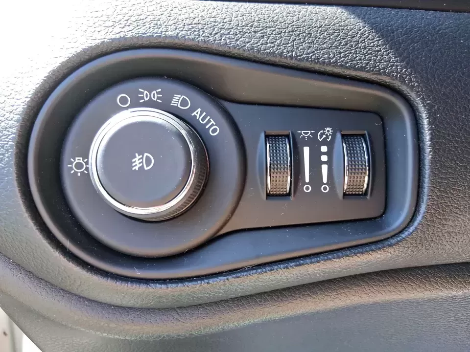 2015 Jeep Renegade Limited (ZACCJADT8FP) with an MultiAir2 Tigershark 2.4L I-4 variable valve contr engine, 9-Speed Automatic transmission, located at 401 Woodman Dr, Riverside, OH, 45431, (937) 908-9800, 39.760899, -84.123421 - Weekend plans, daily commutes, and last-minute road trips feel a lot easier when you've got a compact SUV that fits downtown parking spots but still has the confidence for I-675 and the back roads around the Miami Valley. This 2015 Jeep Renegade Limited is a smart pick for drivers who want SUV versa - Photo#17