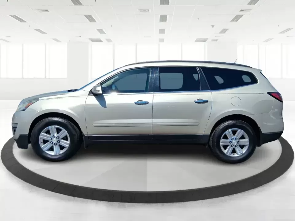 2016 Chevrolet Traverse 2LT (1GNKVHKD6GJ) with an 3.6L V-6 gasoline direct injection engine, 6-Speed Automatic transmission, located at 1184 Kauffman Ave, Fairborn, OH, 45324, (937) 908-9800, 39.807072, -84.030914 - Big weekends, busy school mornings, and long commutes feel a lot easier when you've got a roomy SUV that can handle passengers, cargo, and Ohio weather in one comfortable package. This **2016 Chevrolet Traverse 2LT** is built for real life-whether you're shuttling kids to activities, heading out for - Photo#4