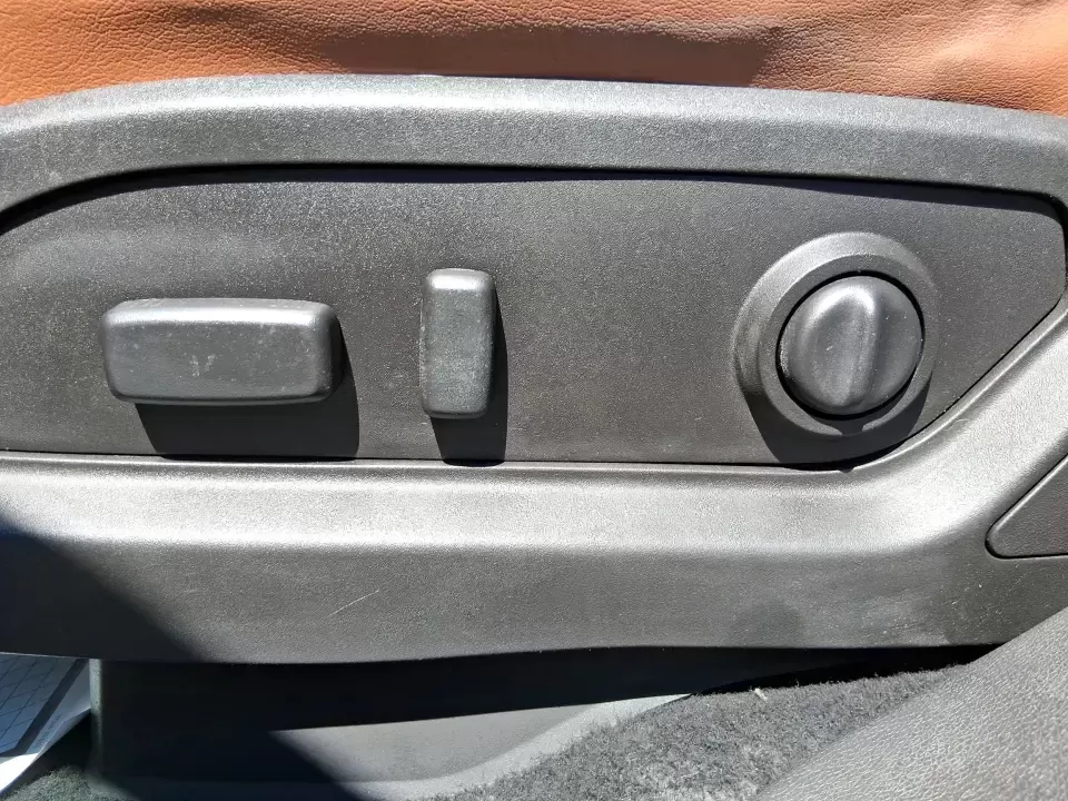 2016 Chevrolet Traverse 2LT (1GNKVHKD6GJ) with an 3.6L V-6 gasoline direct injection engine, 6-Speed Automatic transmission, located at 1184 Kauffman Ave, Fairborn, OH, 45324, (937) 908-9800, 39.807072, -84.030914 - Big weekends, busy school mornings, and long commutes feel a lot easier when you've got a roomy SUV that can handle passengers, cargo, and Ohio weather in one comfortable package. This **2016 Chevrolet Traverse 2LT** is built for real life-whether you're shuttling kids to activities, heading out for - Photo#17