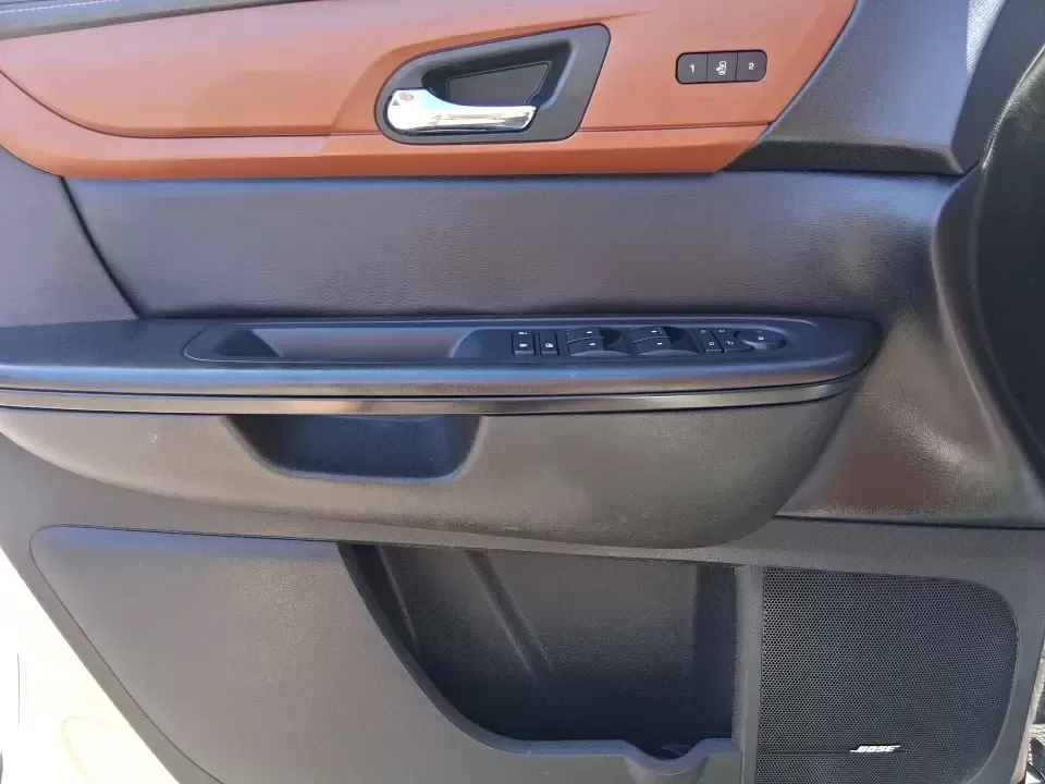 2016 Chevrolet Traverse 2LT (1GNKVHKD6GJ) with an 3.6L V-6 gasoline direct injection engine, 6-Speed Automatic transmission, located at 1184 Kauffman Ave, Fairborn, OH, 45324, (937) 908-9800, 39.807072, -84.030914 - Big weekends, busy school mornings, and long commutes feel a lot easier when you've got a roomy SUV that can handle passengers, cargo, and Ohio weather in one comfortable package. This **2016 Chevrolet Traverse 2LT** is built for real life-whether you're shuttling kids to activities, heading out for - Photo#18