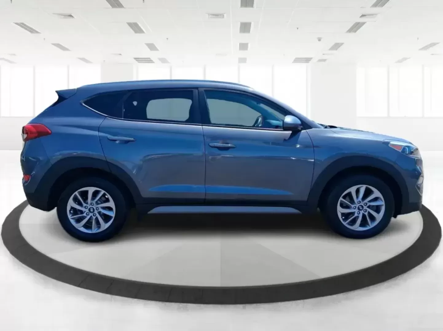 2018 Hyundai Tucson SEL (KM8J33A43JU) with an Nu 2L I-4 gasoline direct injection engine, 6A transmission, located at 4508 South Dixie Dr, Moraine, OH, 45439, (937) 908-9800, 39.689976, -84.218452 - Need a practical SUV that fits real life in the Miami Valley-school runs, I-75 commutes, and weekend getaways to Cox Arboretum or Carillon Historical Park? This 2018 Hyundai Tucson SEL in Coliseum Gray is a smart, comfortable choice for drivers who want SUV versatility without the bulky feel, and it - Photo#1