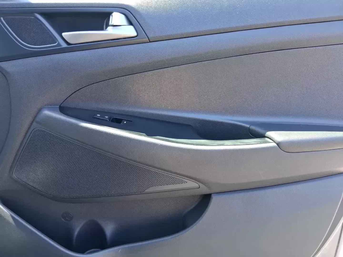 2018 Hyundai Tucson SEL (KM8J33A43JU) with an Nu 2L I-4 gasoline direct injection engine, 6A transmission, located at 4508 South Dixie Dr, Moraine, OH, 45439, (937) 908-9800, 39.689976, -84.218452 - Need a practical SUV that fits real life in the Miami Valley-school runs, I-75 commutes, and weekend getaways to Cox Arboretum or Carillon Historical Park? This 2018 Hyundai Tucson SEL in Coliseum Gray is a smart, comfortable choice for drivers who want SUV versatility without the bulky feel, and it - Photo#19