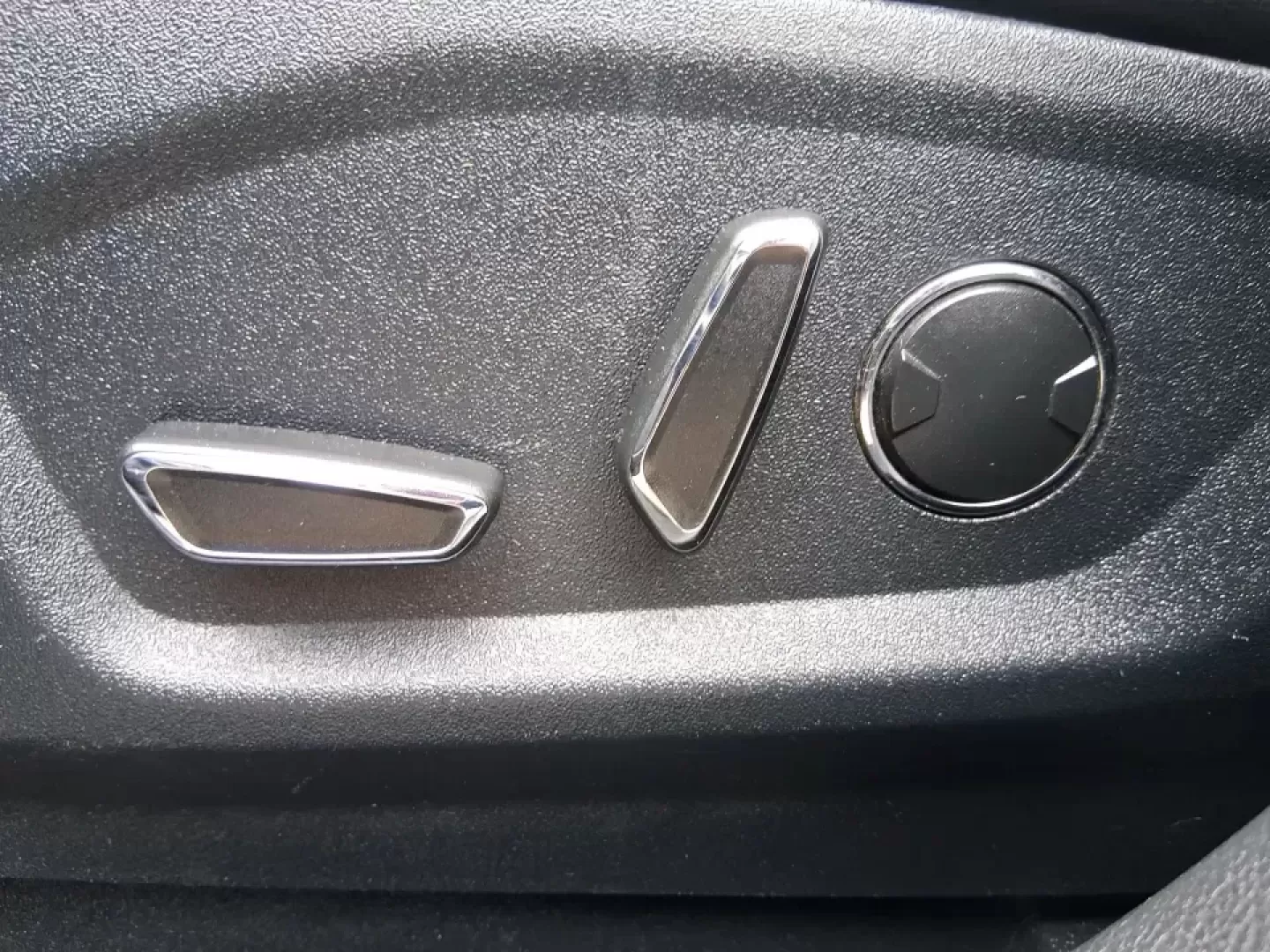 2016 Ford Edge Titanium (2FMPK3K87GB) with an 3.5L V6 DOHC 24V engine, 6A transmission, located at 401 Woodman Dr, Riverside, OH, 45431, (937) 908-9800, 39.760899, -84.123421 - Road-trip weekends to Hocking Hills, daily commutes down I675, and school drop-offs around Riverside all feel easier when you've got a comfortable, feature-packed SUV that fits real life. This 2016 Ford Edge Titanium in Shadow Black delivers the kind of refined ride and smart tech that makes every m- Photo#18