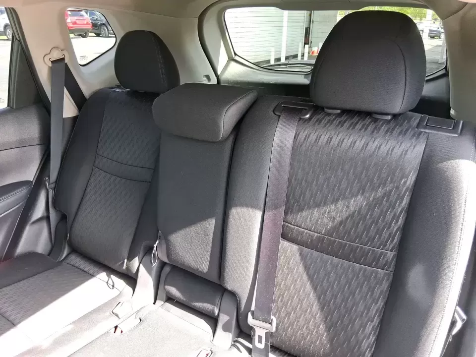 2017 Nissan Rogue SV (KNMAT2MV0HP) with an 2.5L I-4 DOHC engine, CVT transmission, located at 8750 N County Rd 25A, Piqua, OH, 45356, (937) 908-9800, 40.164391, -84.232513 - 2017 Nissan Rogue SV - Photo#10