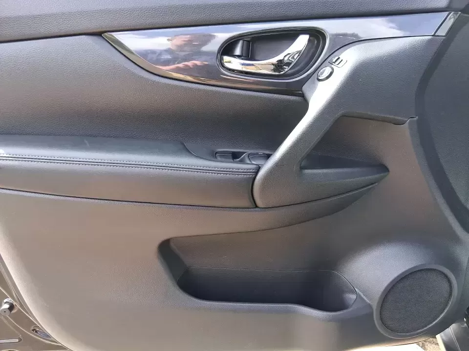2017 Nissan Rogue SV (KNMAT2MV0HP) with an 2.5L I-4 DOHC engine, CVT transmission, located at 8750 N County Rd 25A, Piqua, OH, 45356, (937) 908-9800, 40.164391, -84.232513 - 2017 Nissan Rogue SV - Photo#18
